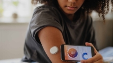 Woman with a CGM and smart phone