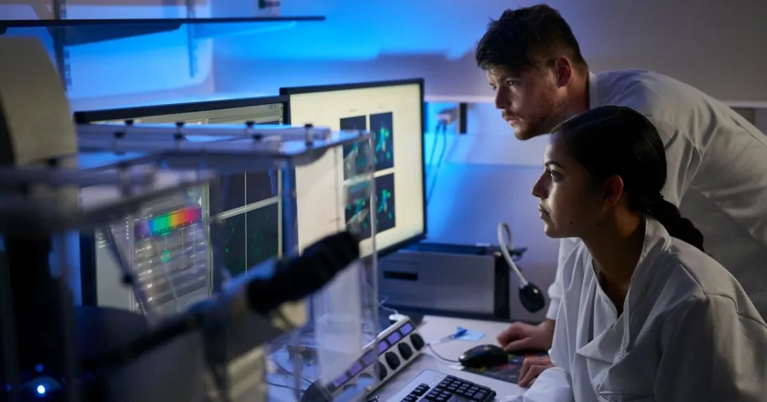 Researchers evaluating a software-driven report 