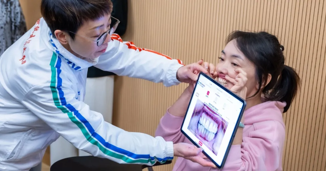 A dentist screening a person's gum using an AI-powered mobile application