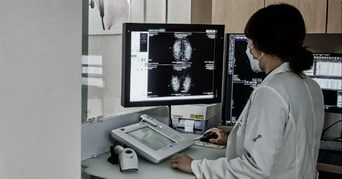 A radiologist assessing a mammogram using the Lunit INSIGHT MMG